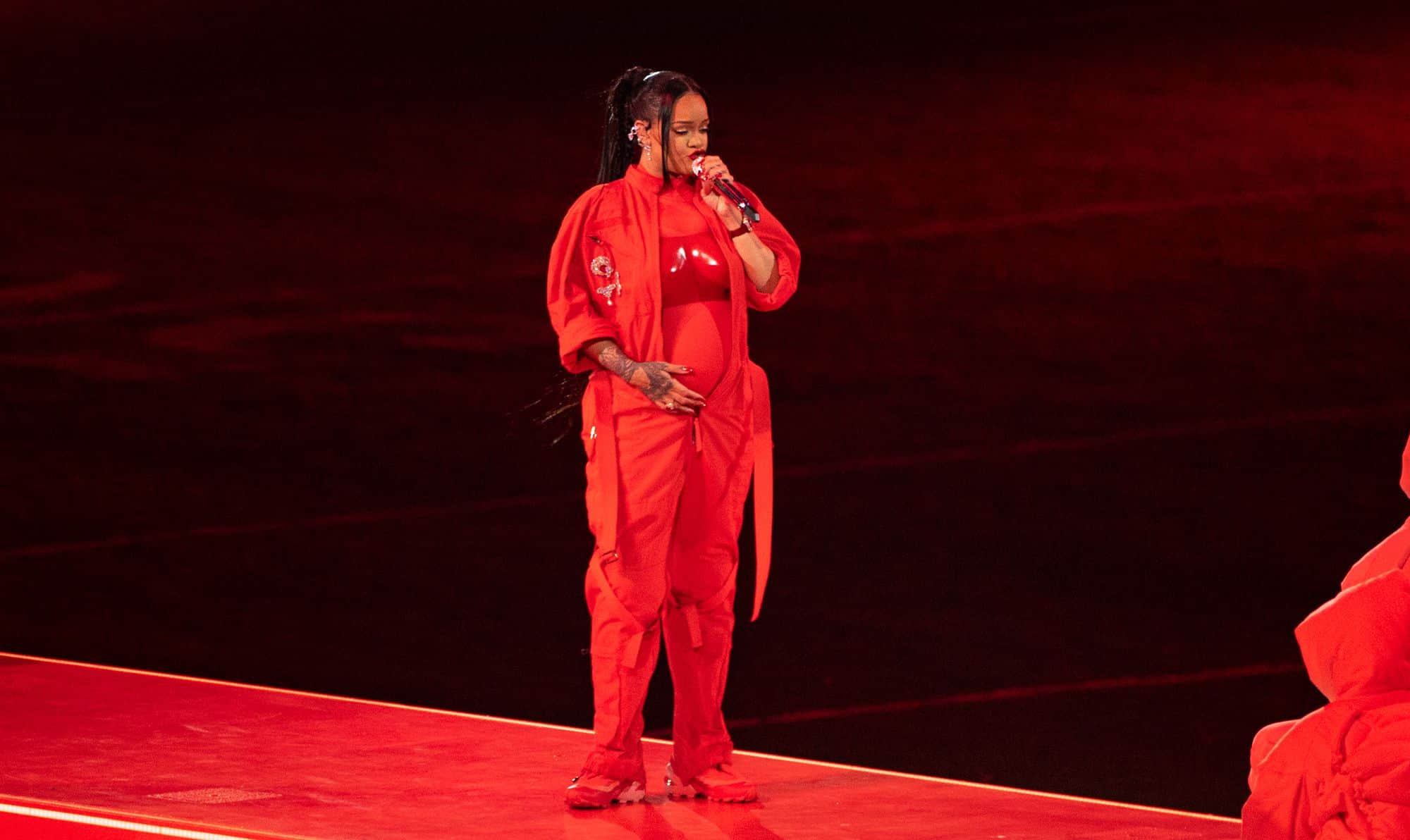 Rihanna pregnant at the SuperBowl Halftime Show