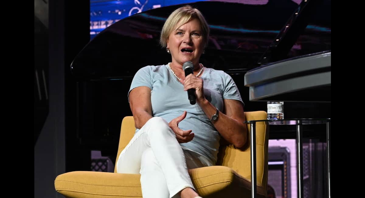 Denise Crosby Talking About Her Reappearance At at 56-Year Mission Star Trek convention