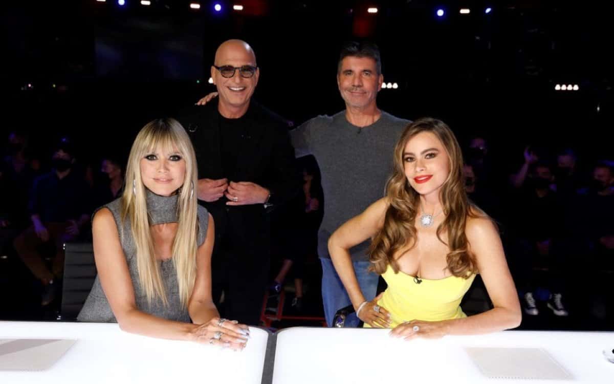The panel of celebrity judges that judge the contestants. 