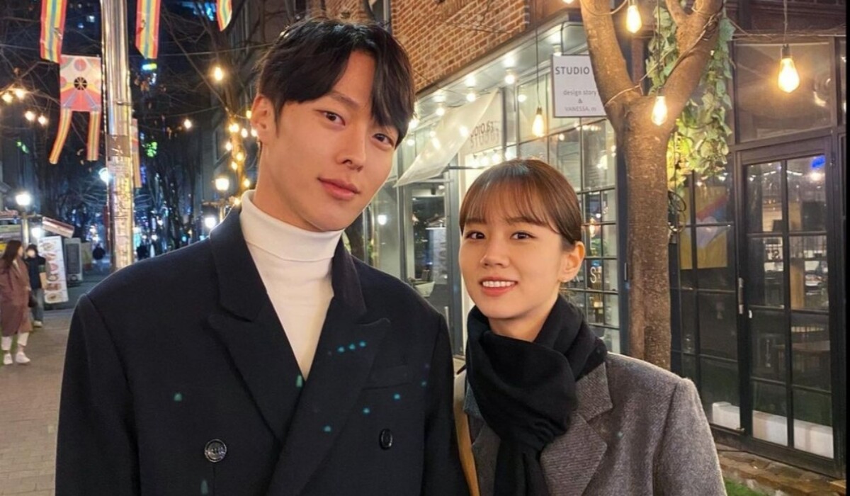 Lee Hyeri and Ryu Jun-yeol