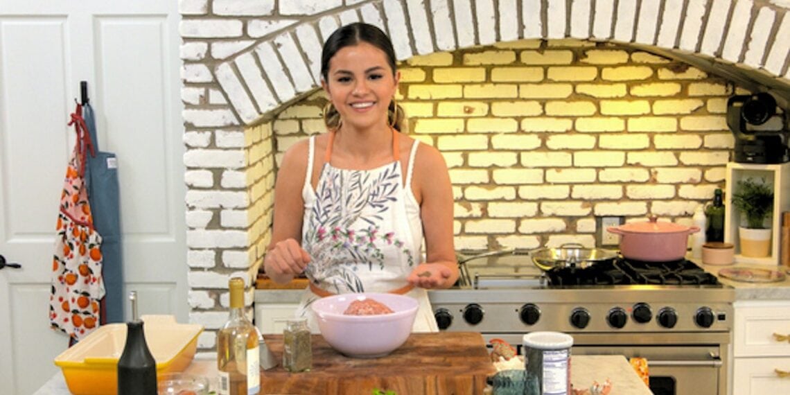 Selena + Chef: Home