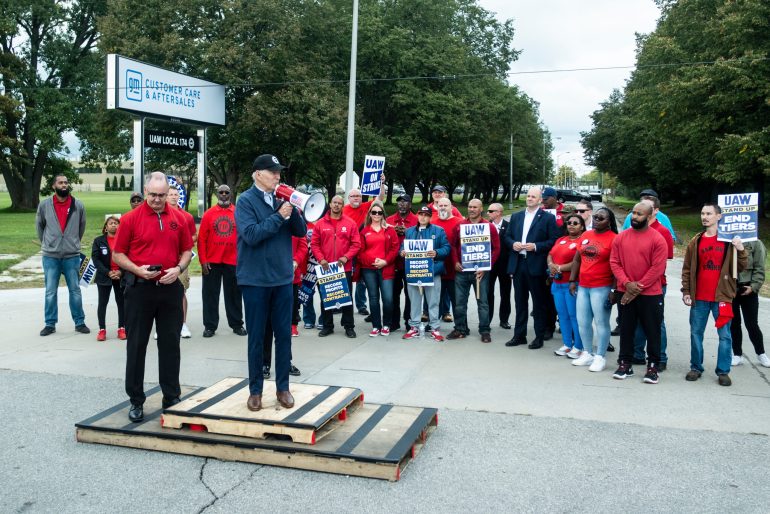 Biden in Michigan to court voters (Credits: The NY Times)