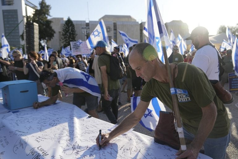 Israeli reservists take on the duty of delivering military notifications (Credits: The Times of Israel)