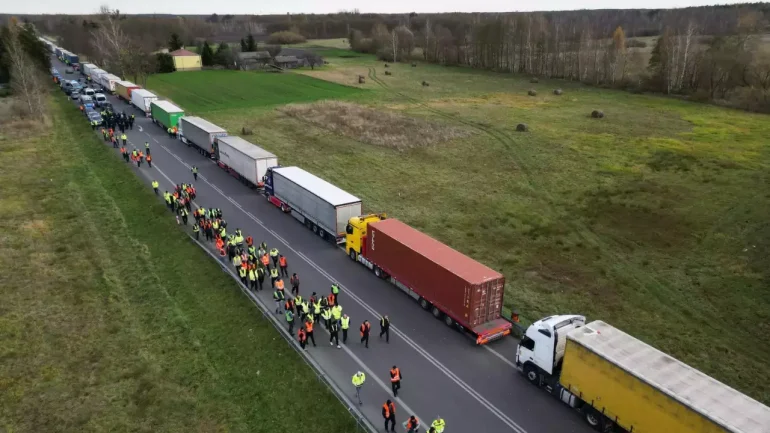 Polish drivers block way over EU agreement (Credits: Times of India)