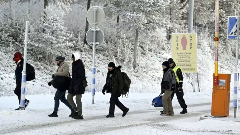 Thousands of migrants await crossing the Finland-Russia border (Credits: SBS)