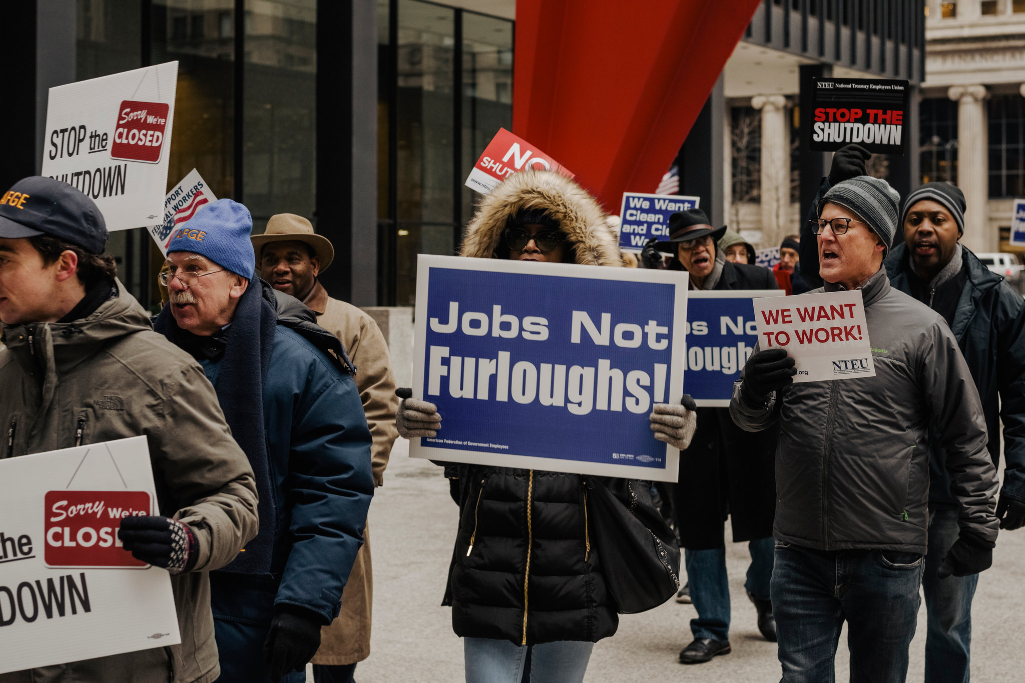 Bipartisan Senate approval avoids government shutdown (Credits: The NY Times)