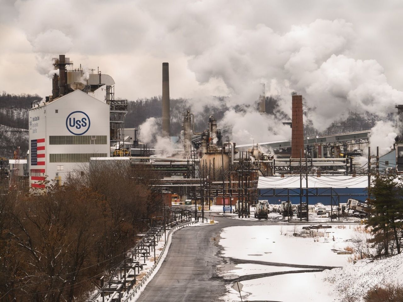 Union workers express gratitude for Biden's stance on steel industry (Credits: The Wall Street Journal)