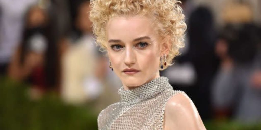 Julia Garner