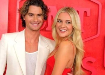 Kelsea Ballerini and Chase Stokes at the CMT Awards (Credit: People)